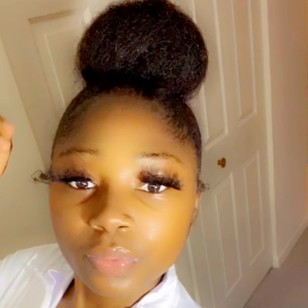 Meet your Posher, Anaya